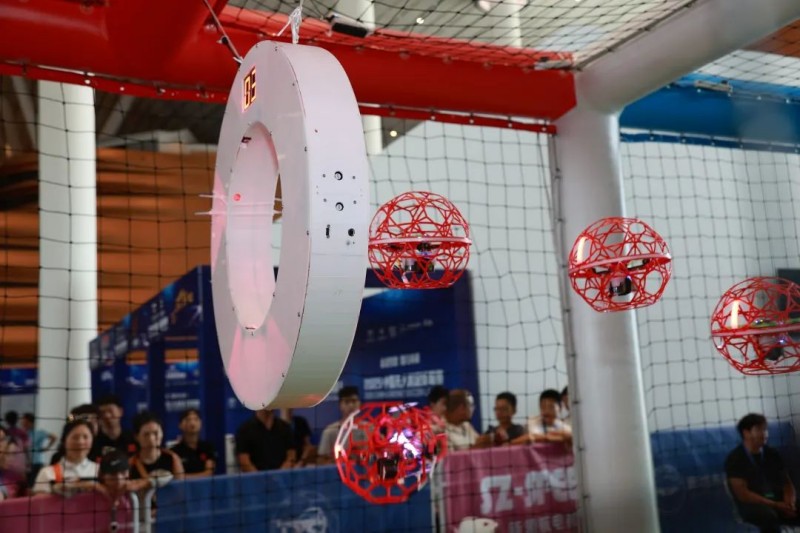 無(wú)人機(jī)足球進(jìn)球