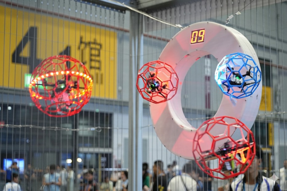 無(wú)人機(jī)足球